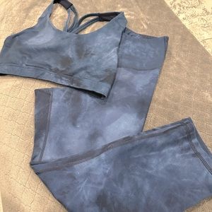 Old Navy Medium - High waisted cropped Go-Dry active leggings & sports bra set